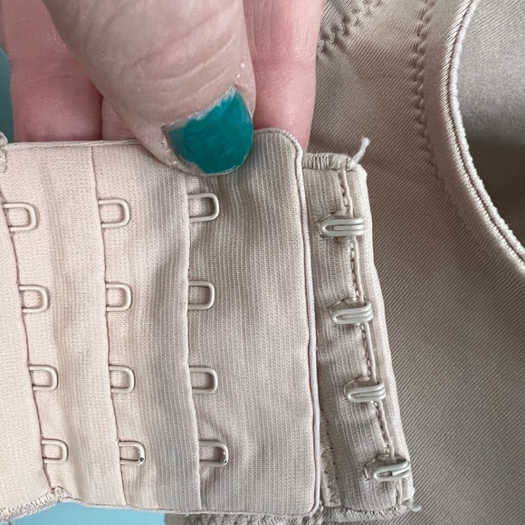 Vanity Fair cream bra Size 40DD - Picture 3 of 4